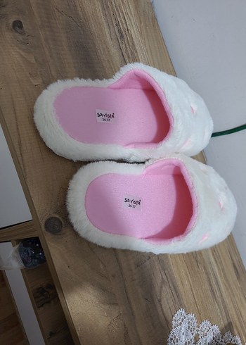 Nakışlı Beyaz Peluş Kadın Ev Terliği - Görsel 8