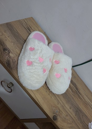 Nakışlı Beyaz Peluş Kadın Ev Terliği - Görsel 13