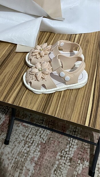 Yepyeni sıfır numara sandalet ayakkabı