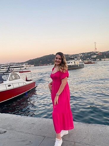pembe göğüs dekolteli elbise