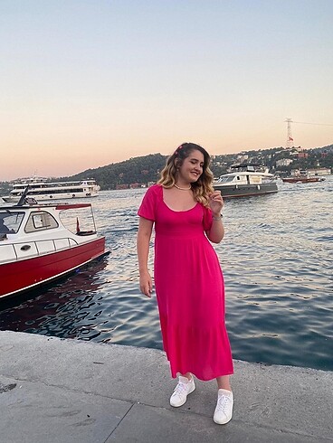 Diğer pembe göğüs dekolteli elbise