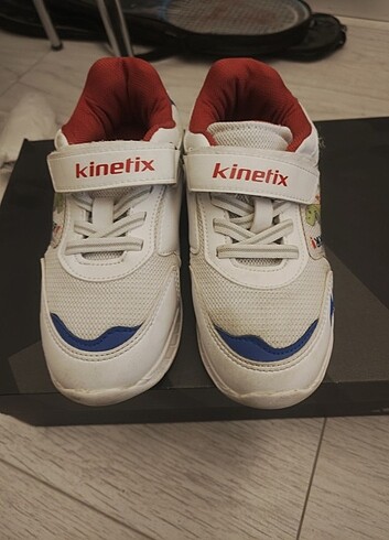 Kinetix Yanlarında ışıklar yanıyor
