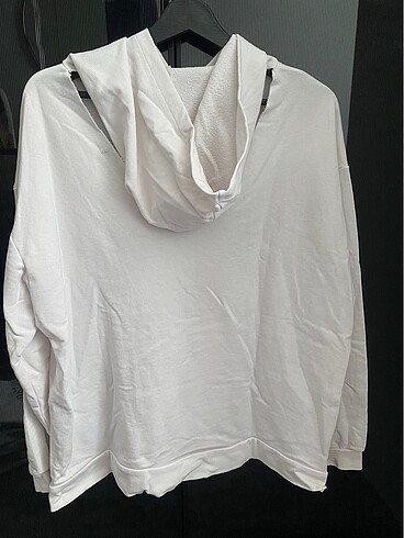 Beyaz kapşonlu - Görsel 3