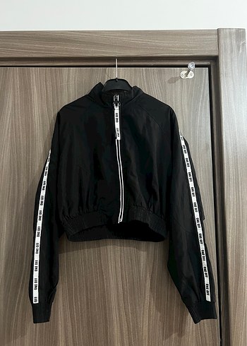 Siyah Mini Fermuarlı Spor Ceket