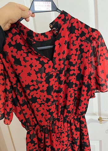 Kırmızı Çiçek Desenli Mini Elbise - Görsel 3