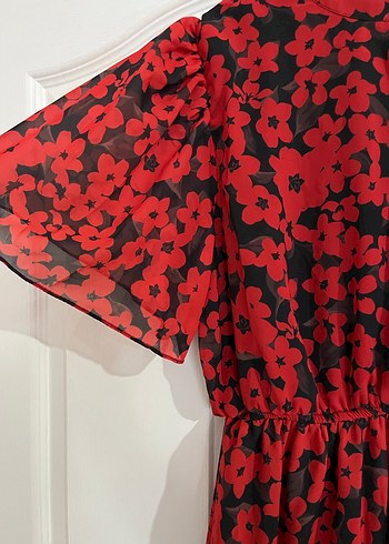 Kırmızı Çiçek Desenli Mini Elbise - Görsel 2