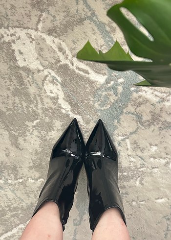 Zara Siyah Parlak Deri Stiletto Topuklu Bot