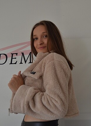 BERSHKA PELUŞ CEKET 