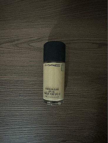 MAC Mac studio fix fondöten NC15