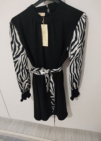 Zebra Kol Detaylı Tunik Takım