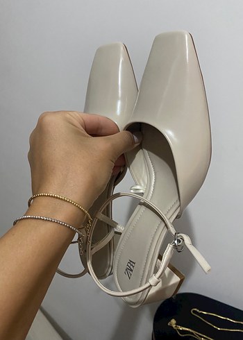 Zara krem rengi kısa topuklu şık ayakkabı
