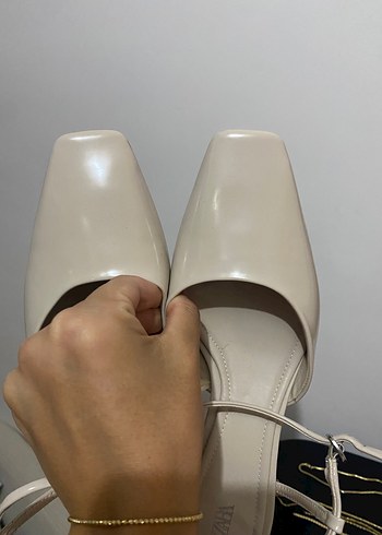 Zara Zara krem rengi kısa topuklu şık ayakkabı