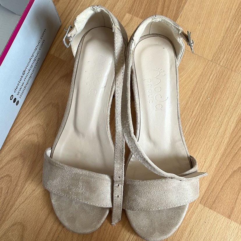 Bej Süet Tokalı Kadın Topuklu Sandalet - Görsel 2