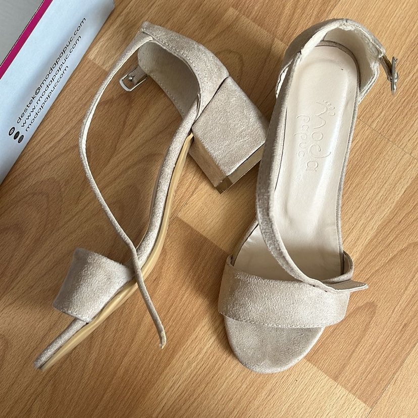 Bej Süet Tokalı Kadın Topuklu Sandalet - Görsel 4