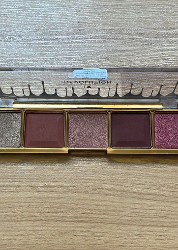 I  Revolution Milk Chocolate Far Paleti - Görsel 2