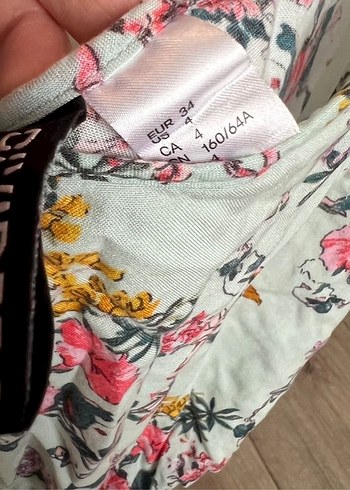 Turkuaz Çiçek Desenli Kısa Tulum - Görsel 4