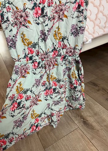 Turkuaz Çiçek Desenli Kısa Tulum - Görsel 3