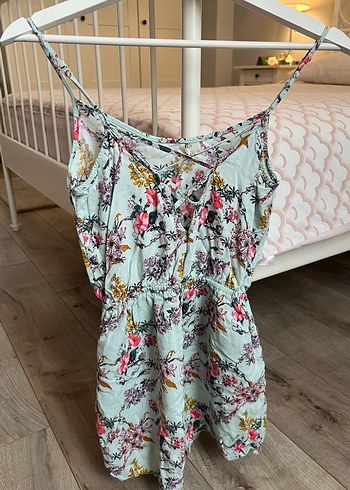 Turkuaz Çiçek Desenli Kısa Tulum - Görsel 2