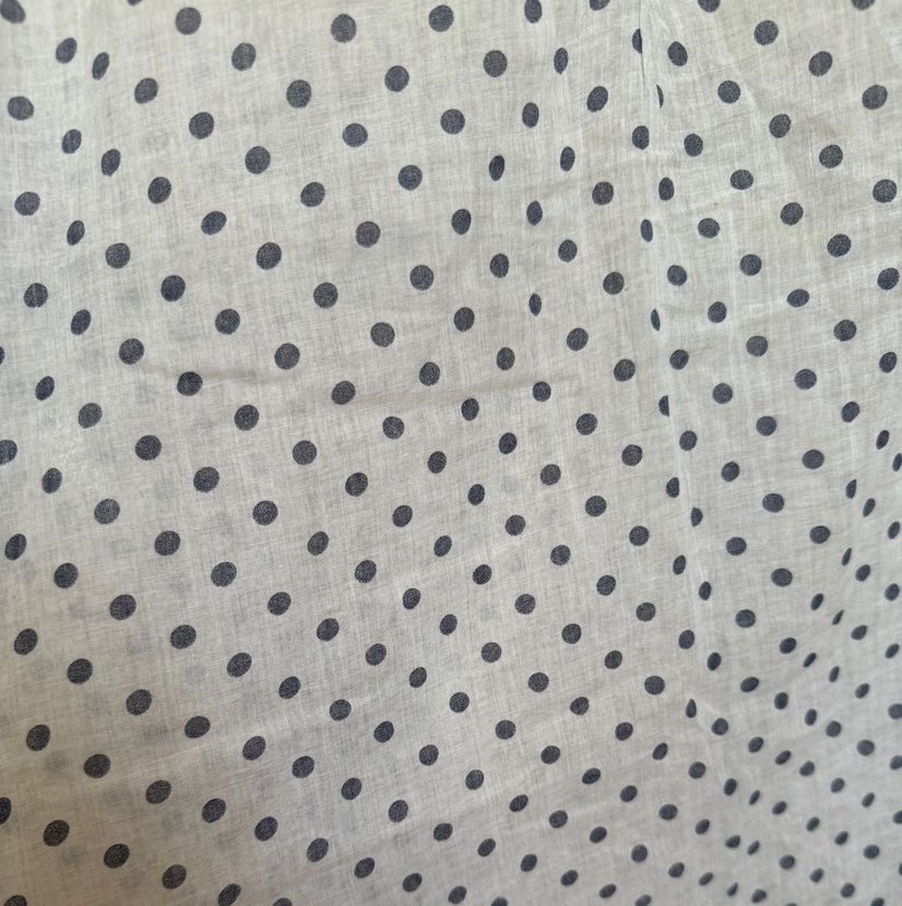 V Yaka Düğmeli Kolsuz Puantiyeli Keten Bluz - Görsel 4