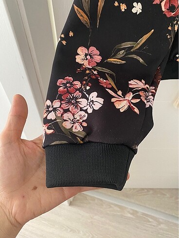 s Beden siyah Renk Çiçekli scuba kumaş sweatshirt