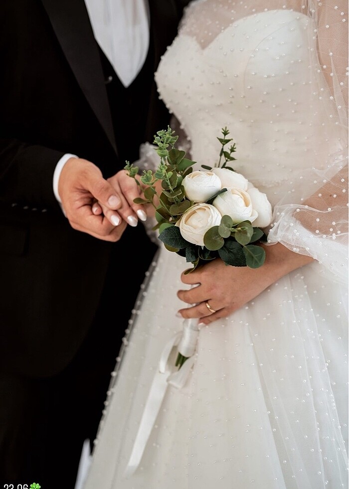 Tasarım inci işlemeli gelinlik - Görsel 4