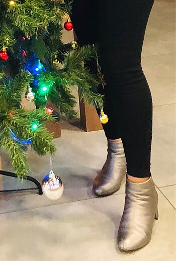 Elle gümüş bot