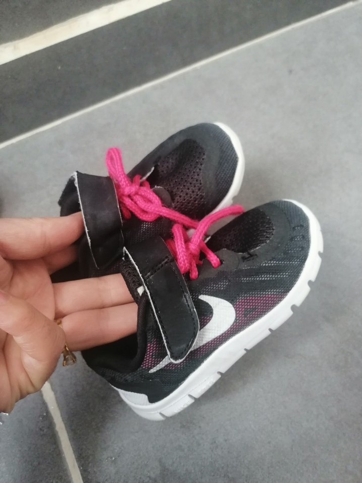 Kız Çocuk Siyah-Pembe Nike Spor Ayakkabı - Görsel 2