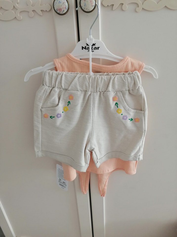 Pembe Nakışlı Kız Bebek Kolsuz Şortlu Takım - Görsel 5
