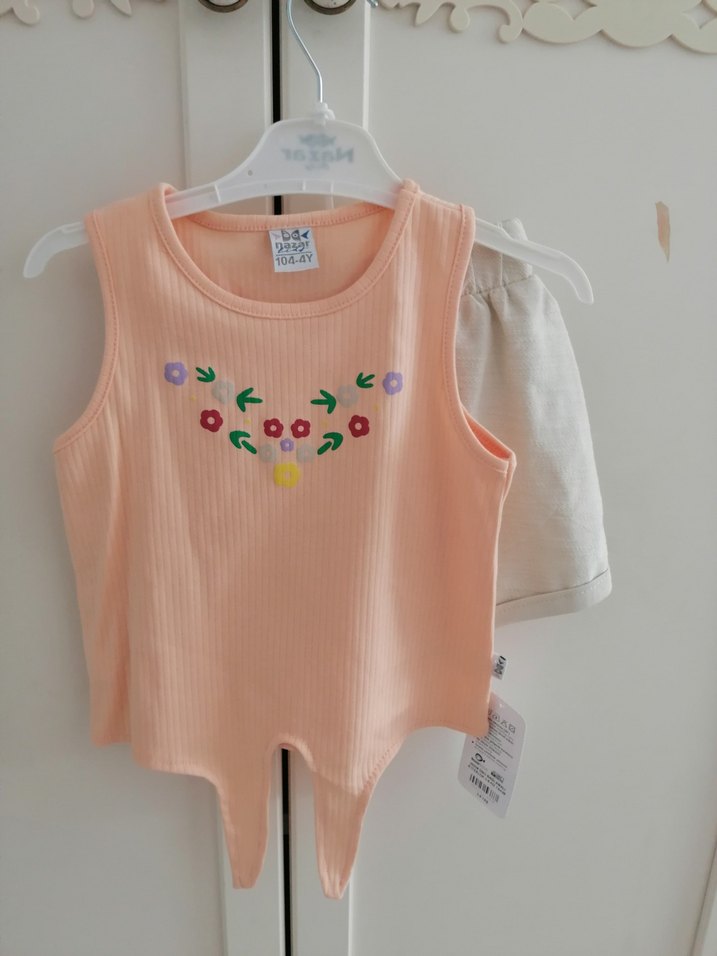 Pembe Nakışlı Kız Bebek Kolsuz Şortlu Takım - Görsel 4