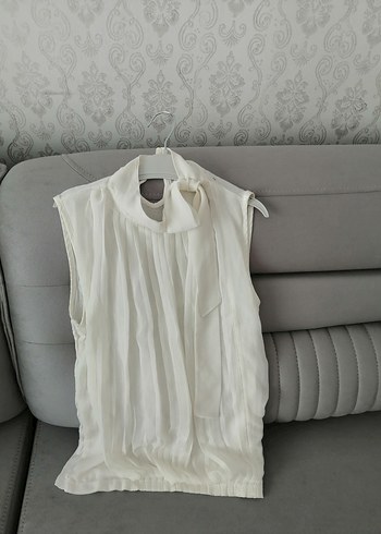 Beyaz Piliseli Kolsuz Halter Yaka Bluz - Görsel 8