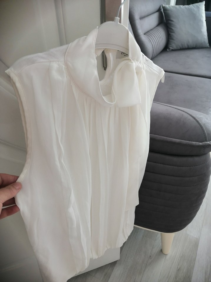 Beyaz Piliseli Kolsuz Halter Yaka Bluz - Görsel 5