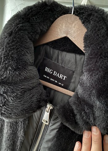 Peluş Detaylı siyah mont - Görsel 3