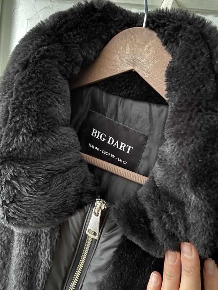 Peluş Detaylı siyah mont - Görsel 3