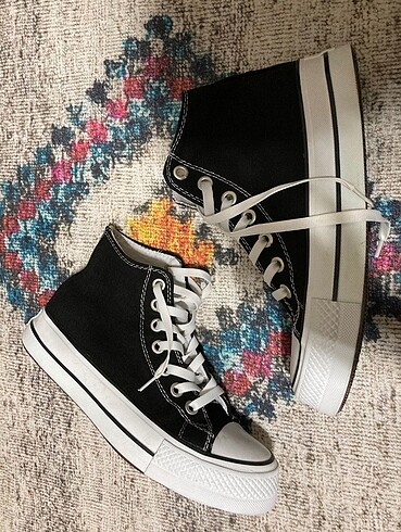 Converse Tabanlı Kadın Ayakkabı 