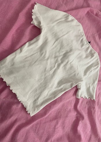 Dantel Detaylı Beyaz V Yaka Tişört - Görsel 2