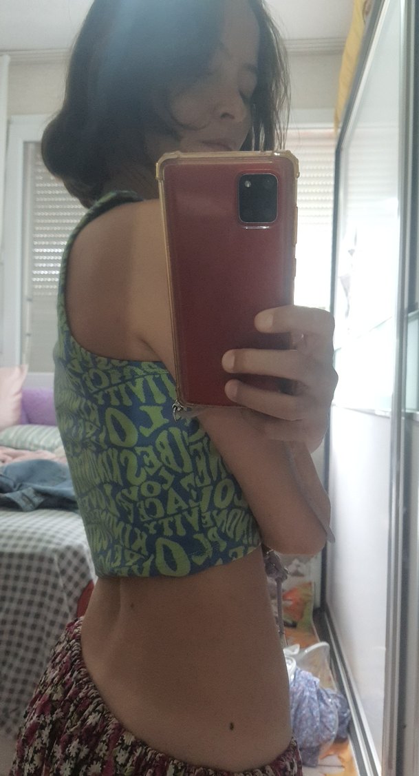 Yazlık Yeşil Desenli V Yaka Crop Top — görsel 2/4