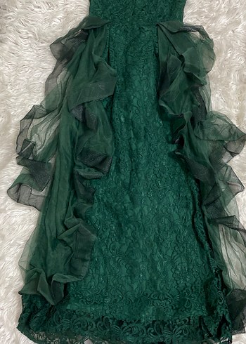 Yeşil dantel ve tül detaylı kuyruklu şık  Gotik Abiye - Görsel 2