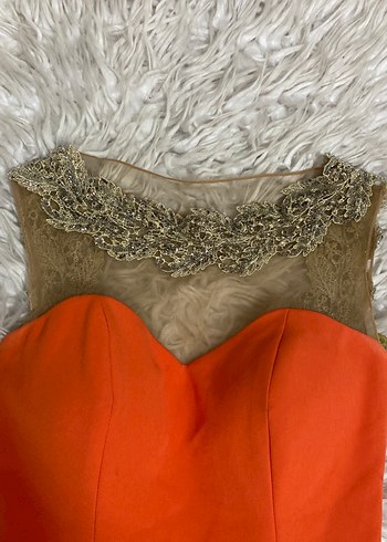 Turuncu taş ve hayalet tül detaylı sırt dekolteli balık model - Görsel 3