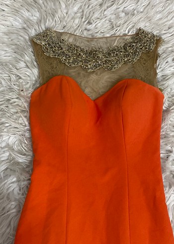 Turuncu taş ve hayalet tül detaylı sırt dekolteli balık model - Görsel 2