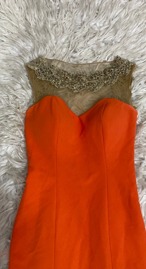 Turuncu taş ve hayalet tül detaylı sırt dekolteli balık model - Görsel 2