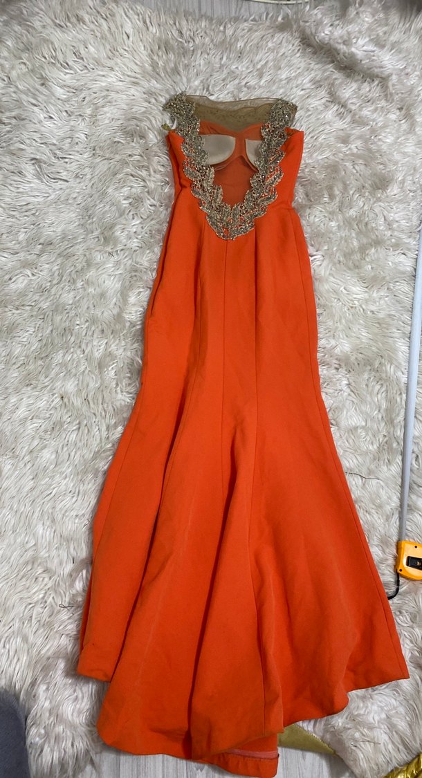 Turuncu taş ve hayalet tül detaylı sırt dekolteli balık model - Görsel 5