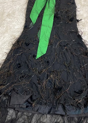 Siyah yeşil detaylı straplez kuş tüyü ve taş detaylı çok havalı - Görsel 2