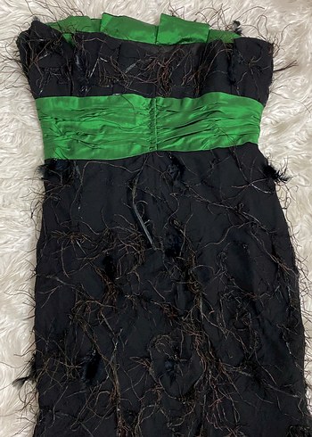 Siyah yeşil detaylı straplez kuş tüyü ve taş detaylı çok havalı - Görsel 6