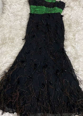 Siyah yeşil detaylı straplez kuş tüyü ve taş detaylı çok havalı - Görsel 8