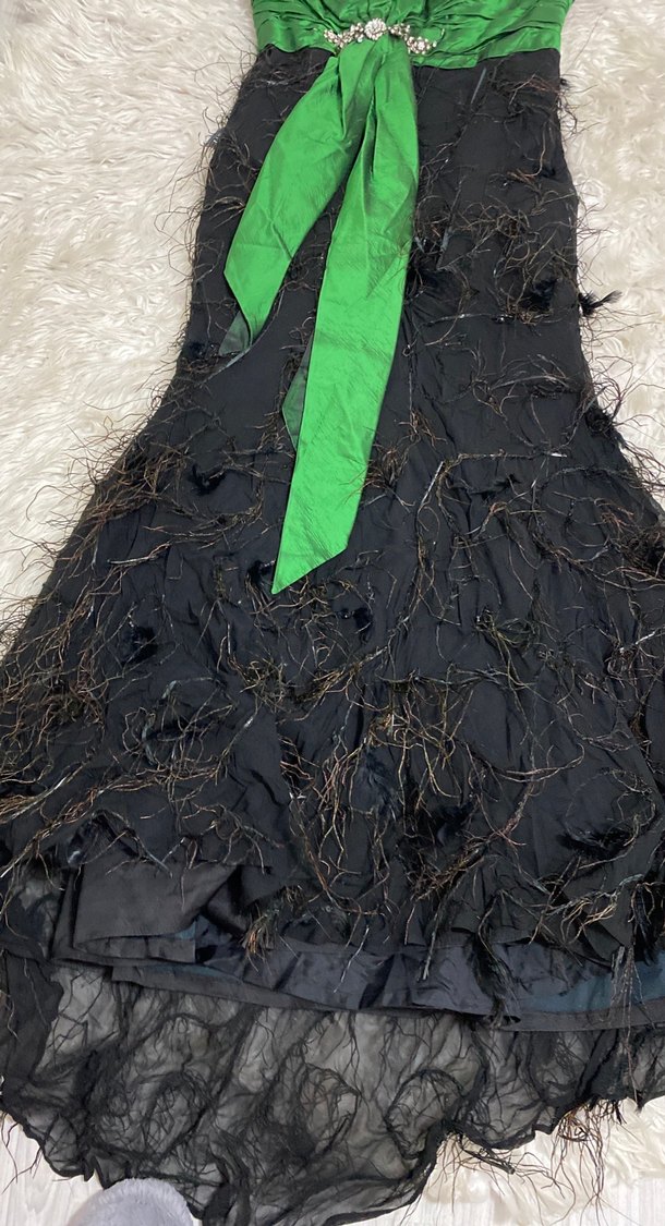 Siyah yeşil detaylı straplez kuş tüyü ve taş detaylı çok havalı - Görsel 2