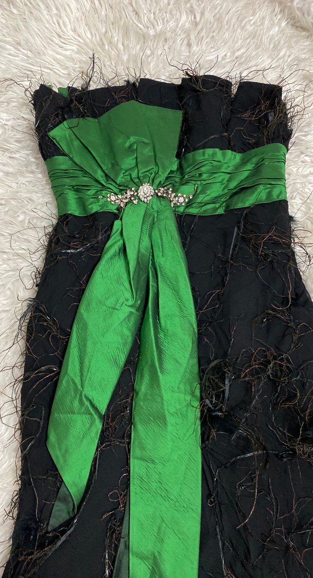 Siyah yeşil detaylı straplez kuş tüyü ve taş detaylı çok havalı - Görsel 3