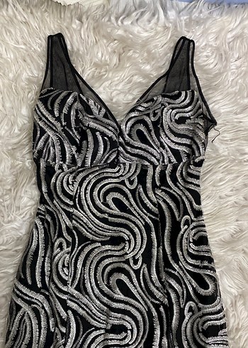 Gri Yılan Desenli Uzun V Yaka Abiye Elbise - Görsel 3