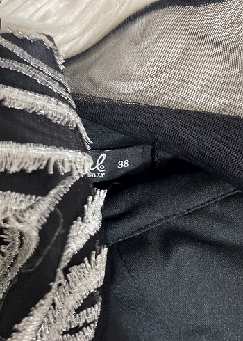 Gri Yılan Desenli Uzun V Yaka Abiye Elbise - Görsel 4