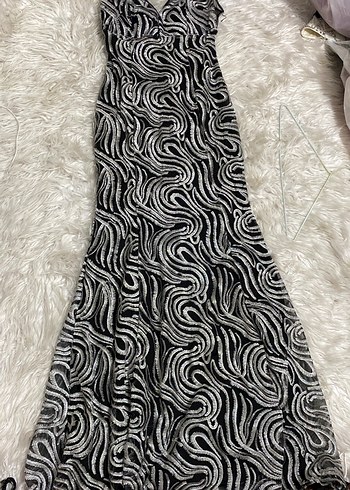 Gri Yılan Desenli Uzun V Yaka Abiye Elbise - Görsel 2