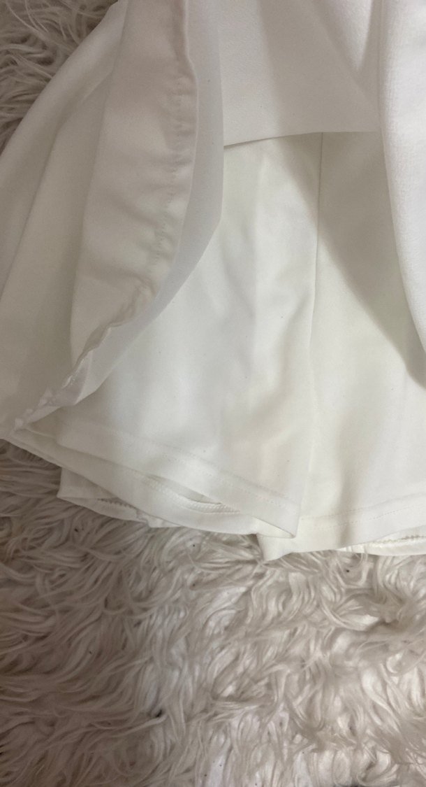 Beyaz V Yaka Mini kısa tulum - Görsel 3